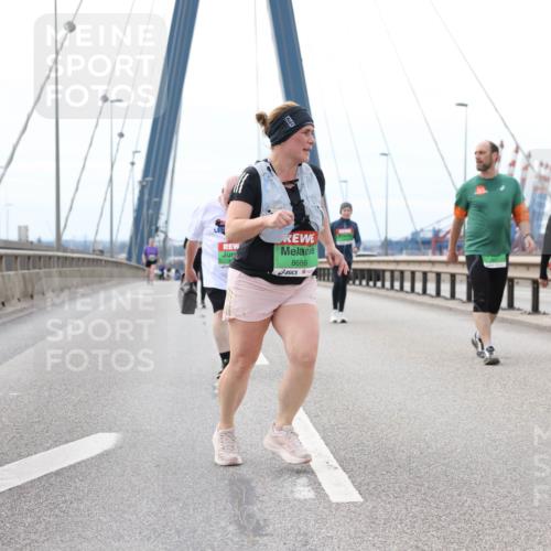 03.10.2025 - Köhlbrandbrückenlauf Lena Gebhardt http://msf.ph/oto/9132119 03.10.2025 16:09:32 Position 2 8686 meine-sportfotos.de