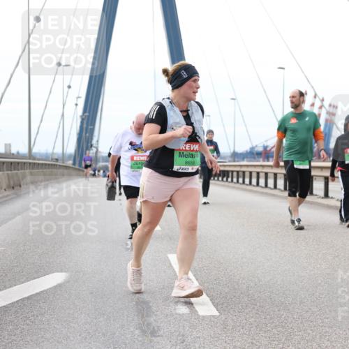 03.10.2025 - Köhlbrandbrückenlauf Lena Gebhardt http://msf.ph/oto/9132122 03.10.2025 16:09:32 Position 2 8686 meine-sportfotos.de