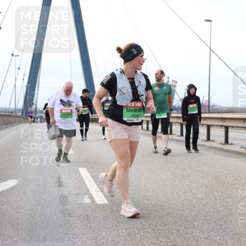 03.10.2025 - Köhlbrandbrückenlauf Lena Gebhardt http://msf.ph/oto/9132125 03.10.2025 16:09:33 Position 2 8686 meine-sportfotos.de