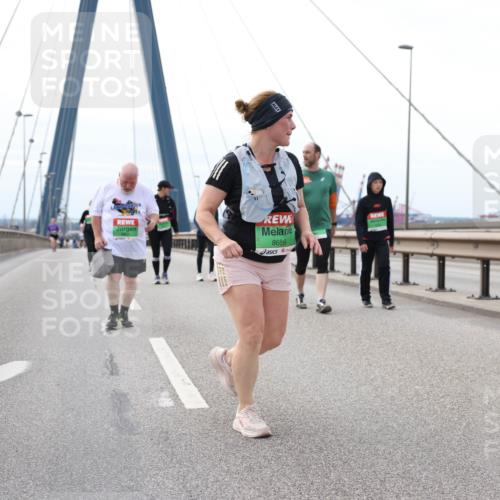 03.10.2025 - Köhlbrandbrückenlauf Lena Gebhardt http://msf.ph/oto/9132130 03.10.2025 16:09:33 Position 2 8686 meine-sportfotos.de