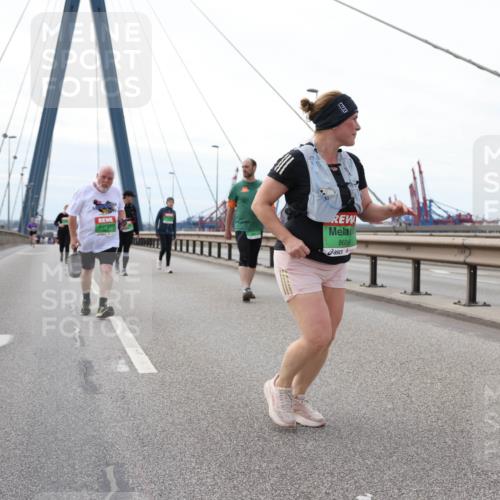 03.10.2025 - Köhlbrandbrückenlauf Lena Gebhardt http://msf.ph/oto/9132139 03.10.2025 16:09:33 Position 2 8686 meine-sportfotos.de