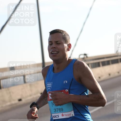 03.10.2025 - Köhlbrandbrückenlauf Yannick Fuchs http://msf.ph/oto/9132155 03.10.2025 08:16:31 Position 1 3769 meine-sportfotos.de