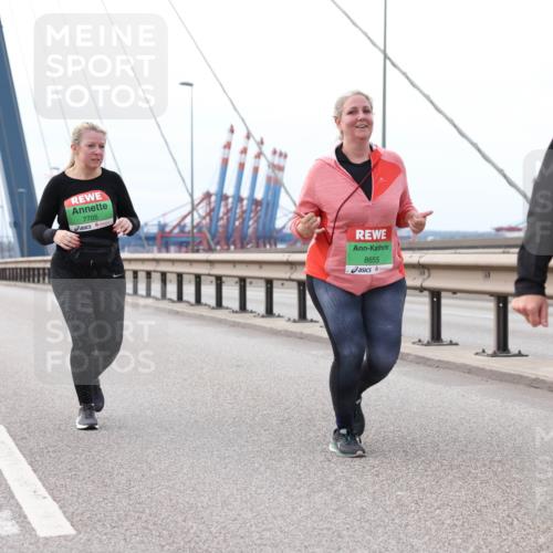 03.10.2025 - Köhlbrandbrückenlauf Lena Gebhardt http://msf.ph/oto/9132168 03.10.2025 16:09:40 Position 2 7705, 8655 meine-sportfotos.de