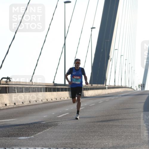 03.10.2025 - Köhlbrandbrückenlauf Yannick Fuchs http://msf.ph/oto/9132170 03.10.2025 08:17:15 Position 1  meine-sportfotos.de