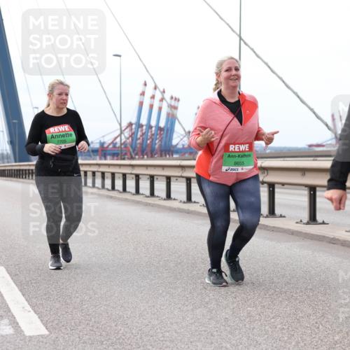 03.10.2025 - Köhlbrandbrückenlauf Lena Gebhardt http://msf.ph/oto/9132171 03.10.2025 16:09:40 Position 2 7705, 8655 meine-sportfotos.de