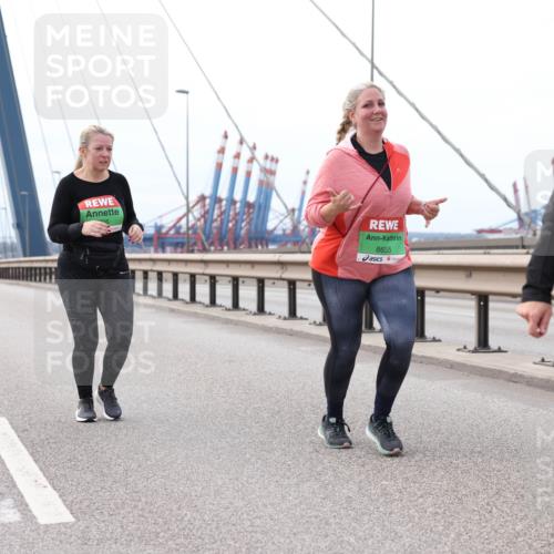 03.10.2025 - Köhlbrandbrückenlauf Lena Gebhardt http://msf.ph/oto/9132174 03.10.2025 16:09:40 Position 2 8655 meine-sportfotos.de