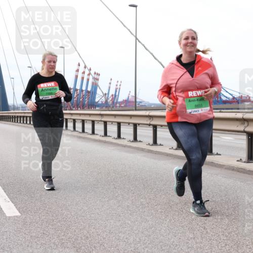 03.10.2025 - Köhlbrandbrückenlauf Lena Gebhardt http://msf.ph/oto/9132176 03.10.2025 16:09:41 Position 2 7705, 8655 meine-sportfotos.de