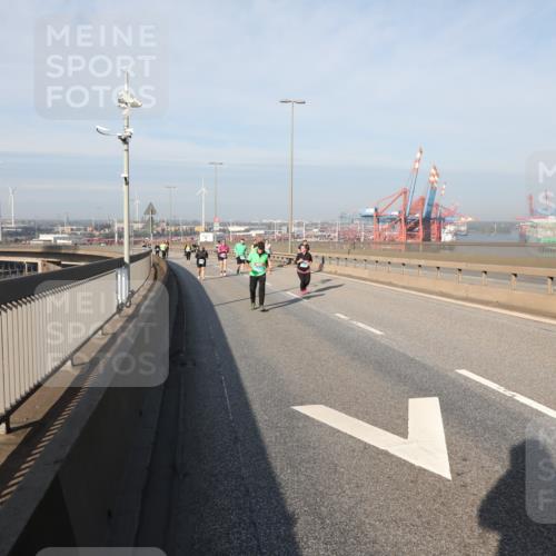 03.10.2025 - Köhlbrandbrückenlauf Yannick Fuchs http://msf.ph/oto/9132177 03.10.2025 09:04:06 Position 2 7 meine-sportfotos.de