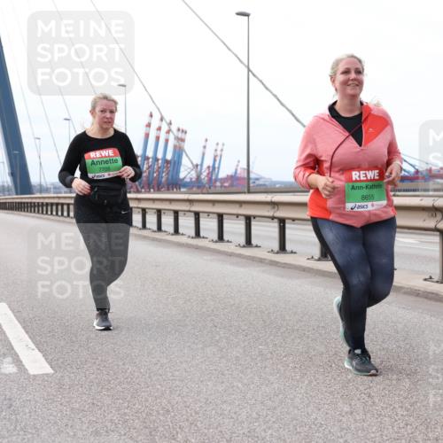 03.10.2025 - Köhlbrandbrückenlauf Lena Gebhardt http://msf.ph/oto/9132181 03.10.2025 16:09:41 Position 2 7705, 8655 meine-sportfotos.de