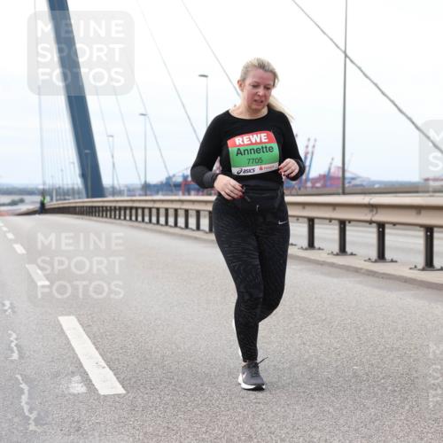 03.10.2025 - Köhlbrandbrückenlauf Lena Gebhardt http://msf.ph/oto/9132184 03.10.2025 16:09:42 Position 2 7705 meine-sportfotos.de