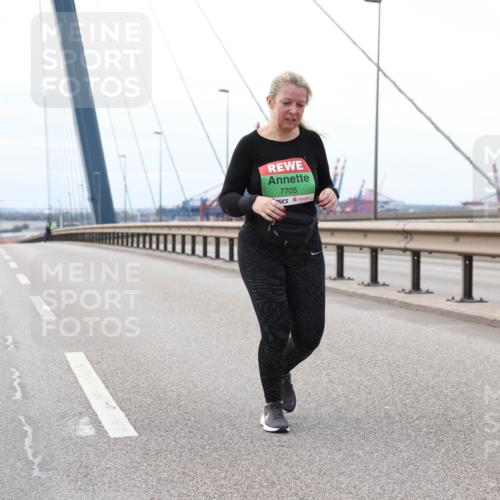 03.10.2025 - Köhlbrandbrückenlauf Lena Gebhardt http://msf.ph/oto/9132189 03.10.2025 16:09:42 Position 2 7705 meine-sportfotos.de