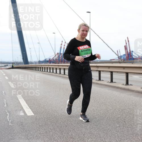 03.10.2025 - Köhlbrandbrückenlauf Lena Gebhardt http://msf.ph/oto/9132193 03.10.2025 16:09:42 Position 2 7705 meine-sportfotos.de
