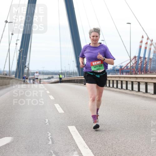 03.10.2025 - Köhlbrandbrückenlauf Lena Gebhardt http://msf.ph/oto/9132203 03.10.2025 16:09:48 Position 2 9343 meine-sportfotos.de