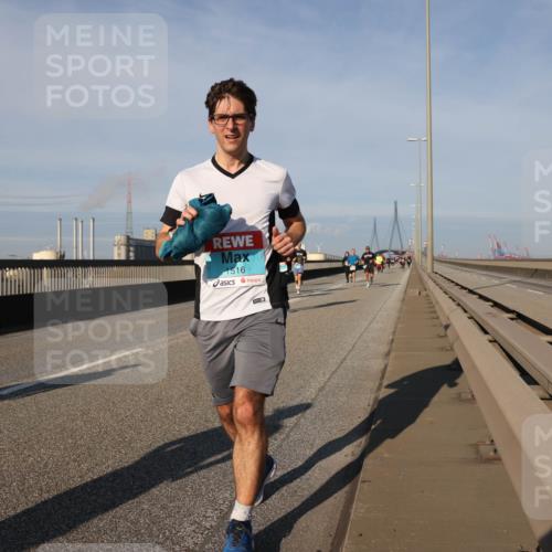 03.10.2025 - Köhlbrandbrückenlauf Lena Gebhardt http://msf.ph/oto/9132207 03.10.2025 09:50:21 Position 2 1516 meine-sportfotos.de