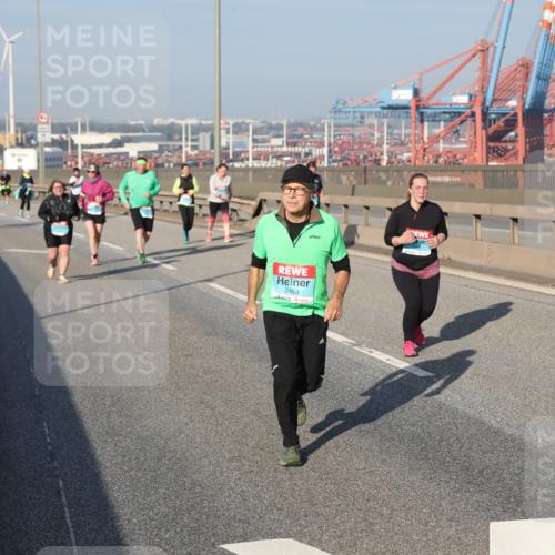 03.10.2025 - Köhlbrandbrückenlauf Yannick Fuchs http://msf.ph/oto/9132213 03.10.2025 09:04:08 Position 2 2453 meine-sportfotos.de