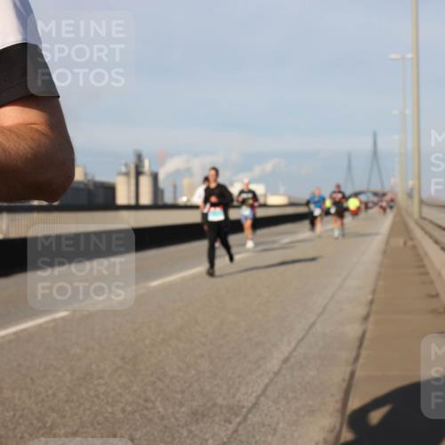 03.10.2025 - Köhlbrandbrückenlauf Lena Gebhardt http://msf.ph/oto/9132227 03.10.2025 09:50:22 Position 2  meine-sportfotos.de
