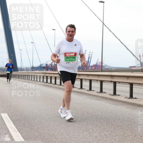 03.10.2025 - Köhlbrandbrückenlauf Lena Gebhardt http://msf.ph/oto/9132238 03.10.2025 16:10:18 Position 2 8663 meine-sportfotos.de