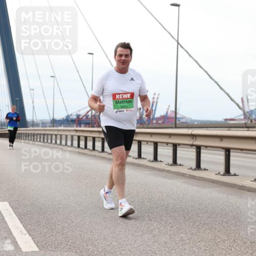 03.10.2025 - Köhlbrandbrückenlauf Lena Gebhardt http://msf.ph/oto/9132243 03.10.2025 16:10:18 Position 2 8663 meine-sportfotos.de