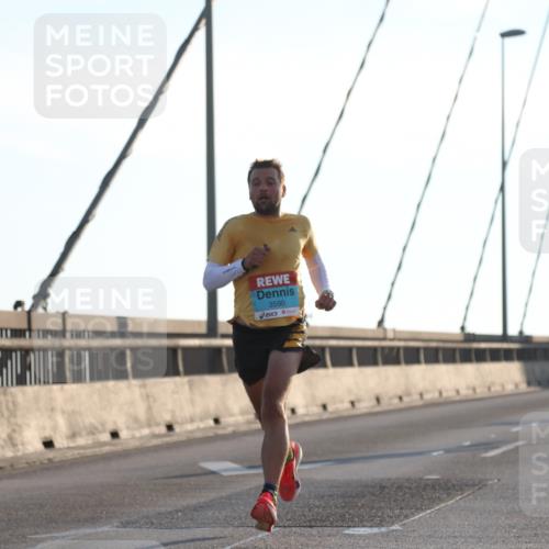 03.10.2025 - Köhlbrandbrückenlauf Yannick Fuchs http://msf.ph/oto/9132250 03.10.2025 08:17:43 Position 1 3590 meine-sportfotos.de