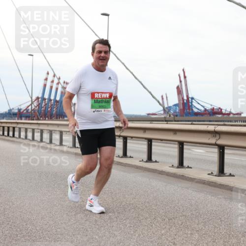 03.10.2025 - Köhlbrandbrückenlauf Lena Gebhardt http://msf.ph/oto/9132251 03.10.2025 16:10:18 Position 2 8663 meine-sportfotos.de
