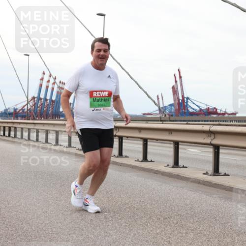 03.10.2025 - Köhlbrandbrückenlauf Lena Gebhardt http://msf.ph/oto/9132253 03.10.2025 16:10:18 Position 2 8663 meine-sportfotos.de
