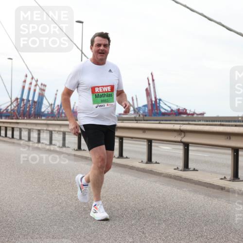 03.10.2025 - Köhlbrandbrückenlauf Lena Gebhardt http://msf.ph/oto/9132258 03.10.2025 16:10:19 Position 2 8663 meine-sportfotos.de