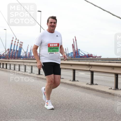 03.10.2025 - Köhlbrandbrückenlauf Lena Gebhardt http://msf.ph/oto/9132260 03.10.2025 16:10:19 Position 2 8663 meine-sportfotos.de
