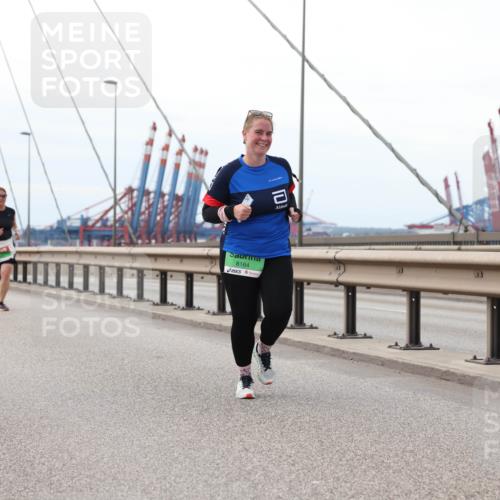 03.10.2025 - Köhlbrandbrückenlauf Lena Gebhardt http://msf.ph/oto/9132264 03.10.2025 16:10:25 Position 2  meine-sportfotos.de