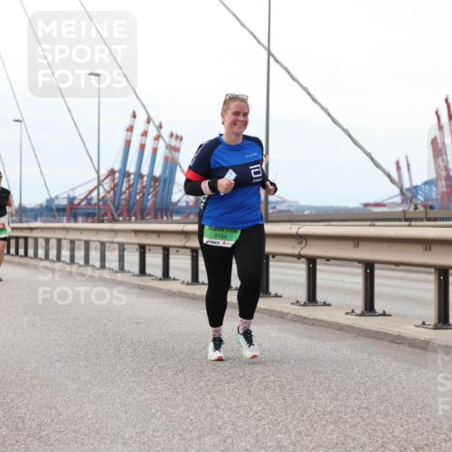 03.10.2025 - Köhlbrandbrückenlauf Lena Gebhardt http://msf.ph/oto/9132269 03.10.2025 16:10:25 Position 2 8164 meine-sportfotos.de