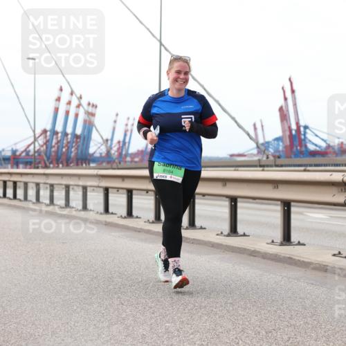 03.10.2025 - Köhlbrandbrückenlauf Lena Gebhardt http://msf.ph/oto/9132277 03.10.2025 16:10:26 Position 2 8164 meine-sportfotos.de