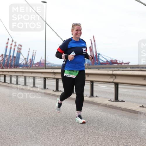 03.10.2025 - Köhlbrandbrückenlauf Lena Gebhardt http://msf.ph/oto/9132283 03.10.2025 16:10:26 Position 2 8164 meine-sportfotos.de