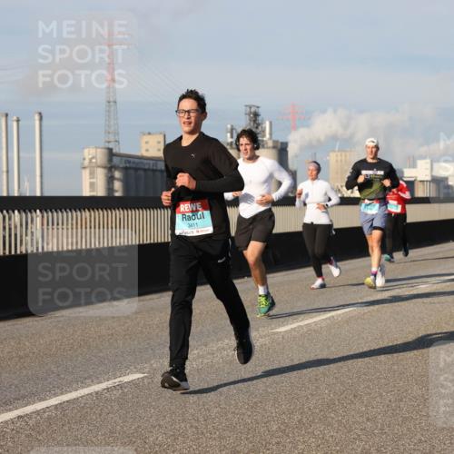 03.10.2025 - Köhlbrandbrückenlauf Lena Gebhardt http://msf.ph/oto/9132288 03.10.2025 09:50:23 Position 2 3411 meine-sportfotos.de