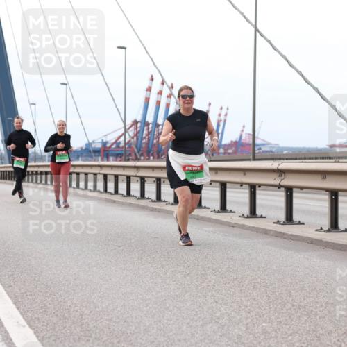 03.10.2025 - Köhlbrandbrückenlauf Lena Gebhardt http://msf.ph/oto/9132299 03.10.2025 16:10:30 Position 2 8361 meine-sportfotos.de
