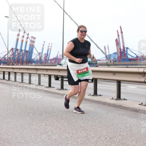 03.10.2025 - Köhlbrandbrückenlauf Lena Gebhardt http://msf.ph/oto/9132301 03.10.2025 16:10:31 Position 2 8361 meine-sportfotos.de