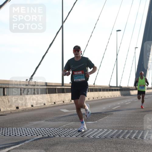 03.10.2025 - Köhlbrandbrückenlauf Yannick Fuchs http://msf.ph/oto/9132303 03.10.2025 08:17:45 Position 1 1008 meine-sportfotos.de