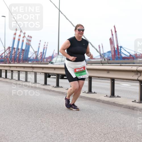 03.10.2025 - Köhlbrandbrückenlauf Lena Gebhardt http://msf.ph/oto/9132306 03.10.2025 16:10:31 Position 2 8361 meine-sportfotos.de