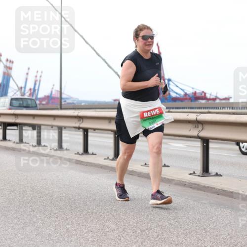 03.10.2025 - Köhlbrandbrückenlauf Lena Gebhardt http://msf.ph/oto/9132313 03.10.2025 16:10:31 Position 2 8361 meine-sportfotos.de