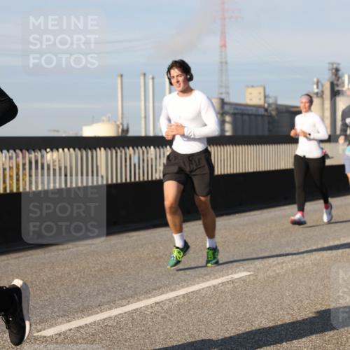 03.10.2025 - Köhlbrandbrückenlauf Lena Gebhardt http://msf.ph/oto/9132337 03.10.2025 09:50:24 Position 2 1, 110 meine-sportfotos.de