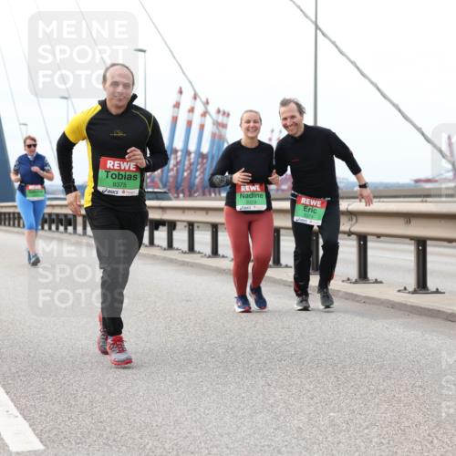 03.10.2025 - Köhlbrandbrückenlauf Lena Gebhardt http://msf.ph/oto/9132338 03.10.2025 16:10:33 Position 2 9375, 9373, 9374 meine-sportfotos.de