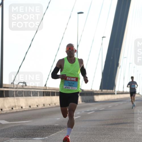 03.10.2025 - Köhlbrandbrückenlauf Yannick Fuchs http://msf.ph/oto/9132340 03.10.2025 08:17:47 Position 1 3807 meine-sportfotos.de
