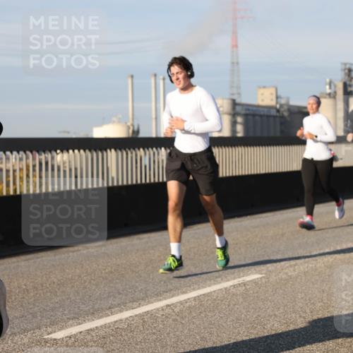 03.10.2025 - Köhlbrandbrückenlauf Lena Gebhardt http://msf.ph/oto/9132342 03.10.2025 09:50:24 Position 2  meine-sportfotos.de