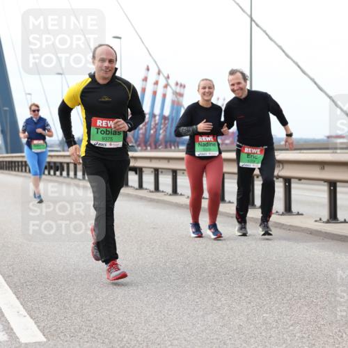 03.10.2025 - Köhlbrandbrückenlauf Lena Gebhardt http://msf.ph/oto/9132343 03.10.2025 16:10:33 Position 2 9375, 9373, 9374 meine-sportfotos.de