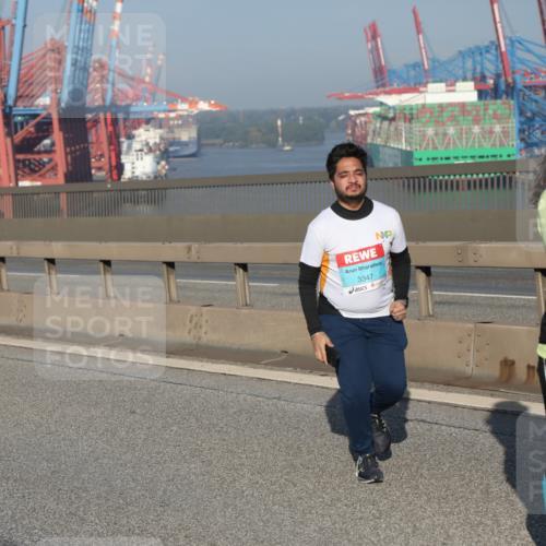 03.10.2025 - Köhlbrandbrückenlauf Yannick Fuchs http://msf.ph/oto/9132348 03.10.2025 09:04:22 Position 2 3347, 2547 meine-sportfotos.de