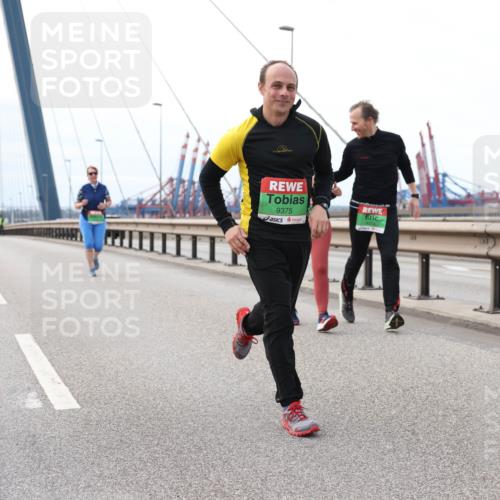 03.10.2025 - Köhlbrandbrückenlauf Lena Gebhardt http://msf.ph/oto/9132355 03.10.2025 16:10:34 Position 2 9375 meine-sportfotos.de