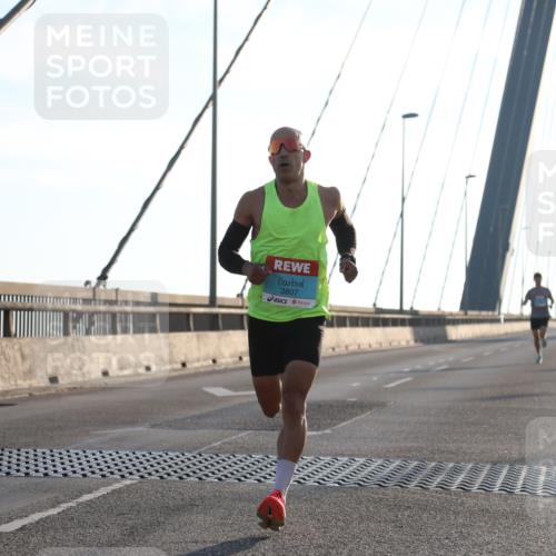 03.10.2025 - Köhlbrandbrückenlauf Yannick Fuchs http://msf.ph/oto/9132359 03.10.2025 08:17:48 Position 1 3807 meine-sportfotos.de
