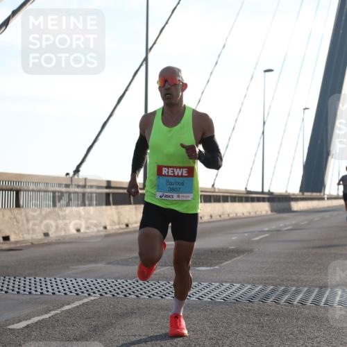 03.10.2025 - Köhlbrandbrückenlauf Yannick Fuchs http://msf.ph/oto/9132364 03.10.2025 08:17:48 Position 1 3807 meine-sportfotos.de