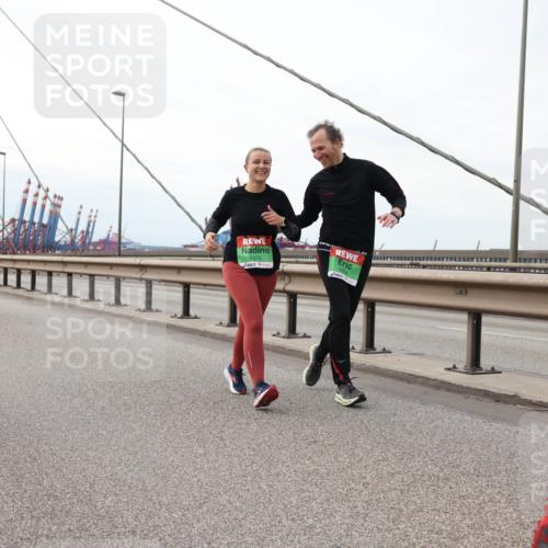 03.10.2025 - Köhlbrandbrückenlauf Lena Gebhardt http://msf.ph/oto/9132365 03.10.2025 16:10:35 Position 2 9373 meine-sportfotos.de