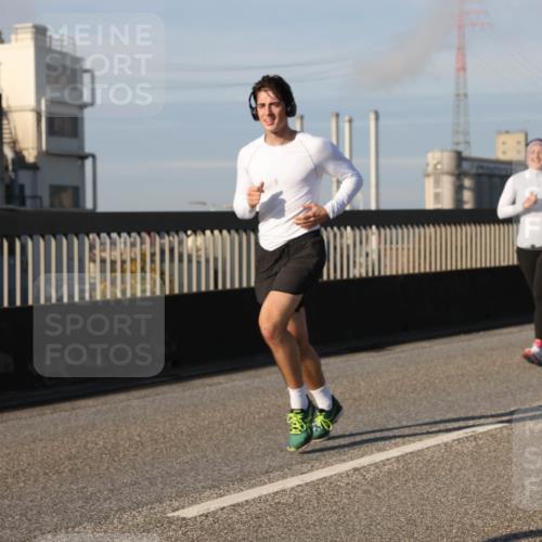 03.10.2025 - Köhlbrandbrückenlauf Lena Gebhardt http://msf.ph/oto/9132367 03.10.2025 09:50:25 Position 2  meine-sportfotos.de