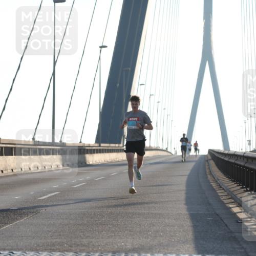 03.10.2025 - Köhlbrandbrückenlauf Yannick Fuchs http://msf.ph/oto/9132374 03.10.2025 08:17:50 Position 1  meine-sportfotos.de