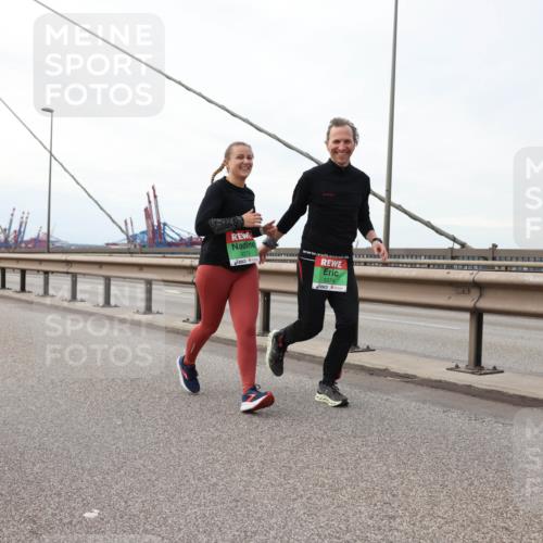 03.10.2025 - Köhlbrandbrückenlauf Lena Gebhardt http://msf.ph/oto/9132375 03.10.2025 16:10:36 Position 2 9374 meine-sportfotos.de
